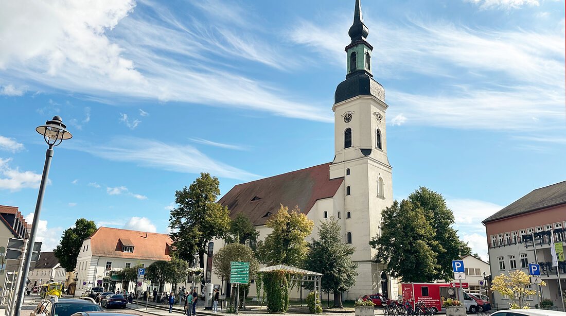 Die Nikolaikirche am Marktplatz von Lübbenau